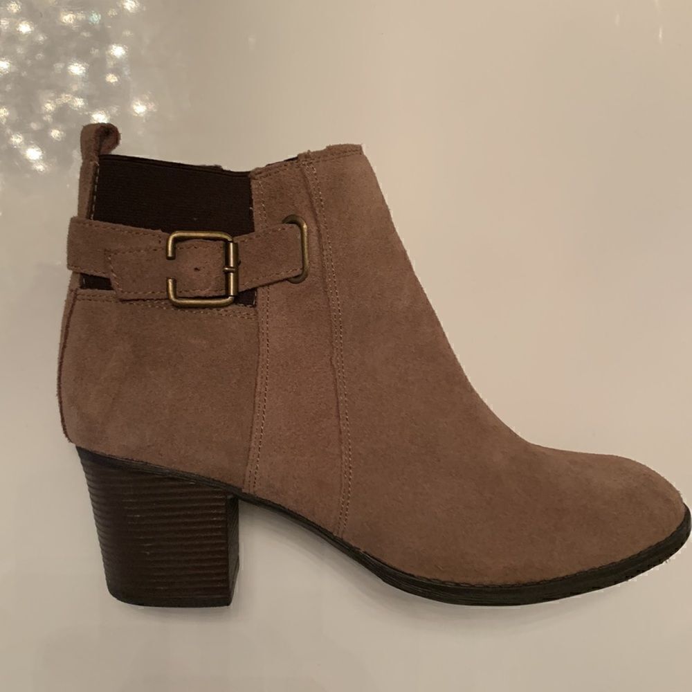 Skechers Suede Taupe Color Block Heel Ladies Ankle Boots Size 8,5